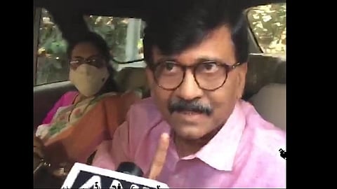 संजय राऊत सहकुटुंब 'सिल्व्हर ओक'वर, कौटुंबिक की राजकीय भेट?