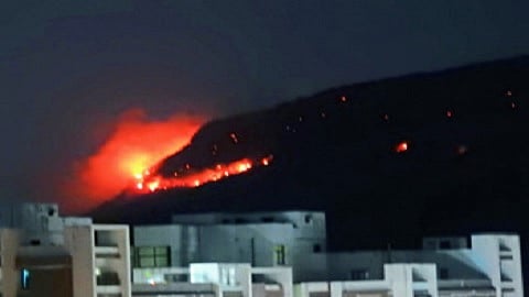 Satar Mountain Catch Fire In Aurangabad News