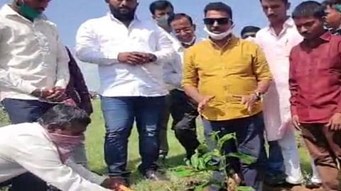 प्रत्येक शहीद जवानामागे एक झाड : सयाजी शिंदेंची संकल्पना