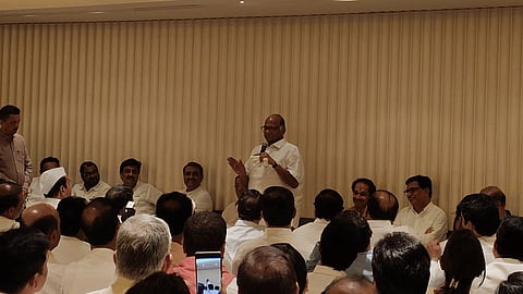Sharad pawar address MLA of Mahavikas Aghadi at Trident hotel