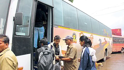 सोलापूर-पुणे दोन हजारांचे भाडे! प्रवाशांची लूट टाळण्यासाठी 'शिवशाही'