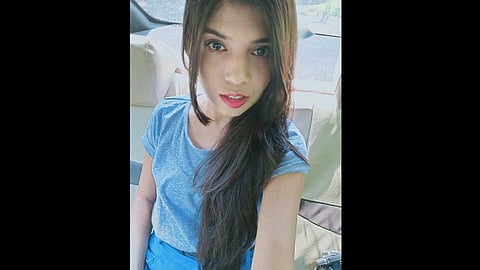 The girl dead body was found in the living room at Manik Baug In Pune