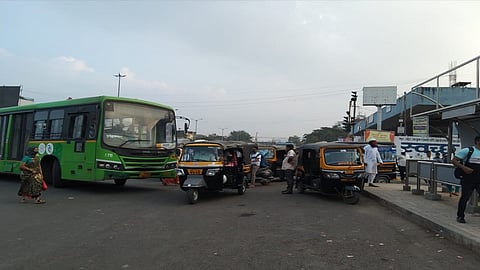 The number of rickshaw pullers at the PMPL bus stand in front of the Kondhwa Yeolawadi Regional Office at Katraj Chowk has increased significantly.