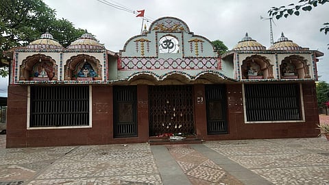 The temple of Lord Shankar is Closed Satgaon plateau area due to corona outbreak
