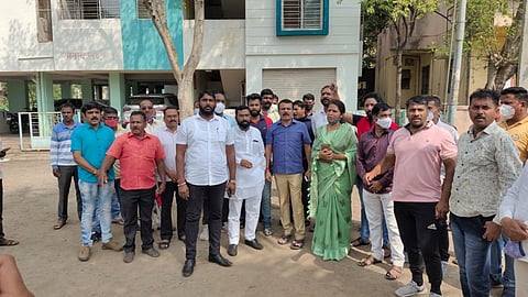 प्रकाश आंबेडकरांच्या 'एक राजा बिनडोक'चा राजेप्रेंमींनी नाेंदविला निषेध