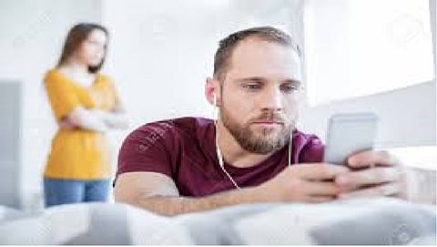 मानसिक त्रासातून दूर राहायचंय तर मग मोबाईल लांबच ठेवा