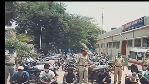 Video : त्यांना इश्काचा गुलकंद पडला महागात