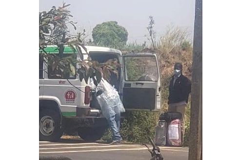 A passenger from Dubai stopped the ST bus and brought it to CPR Hospital for corona test