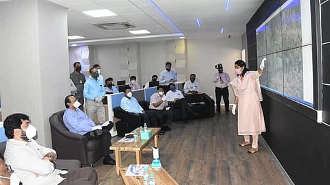 अजितदादांना पुण्याच्या महिला अधिकाऱ्याने दिल्या कोरोना मॅनेजमेंटच्या 'टिप्स'