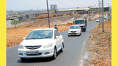 भोसरी - पुणे-नाशिक महामार्गावरील राजा शिवछत्रपती चौक (वखार महामंडळ) ते वडमुखवाडी रस्त्याने जाणारी वाहने.