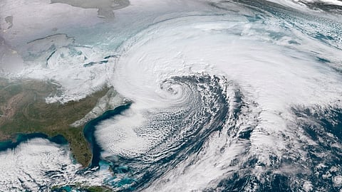 गुजरातवरील 'वायू' संकट तूर्त टळले