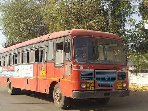 bus stop arogunt leader of jalgaon zp nandu patil