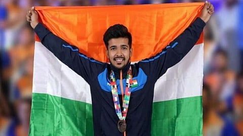 शिष्यवृतीतून मिळालेली रक्कम गरीब खेळाडूंसाठी, 17 वर्षीय नेमबाज शिवमचे औदार्य