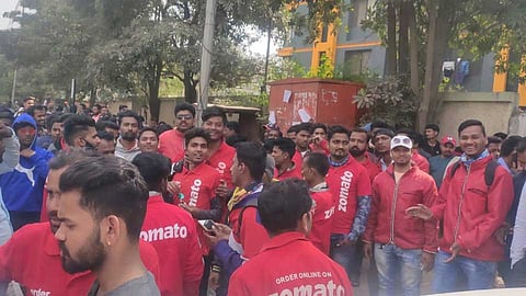 Zomato's delivery boy on strike in Pune