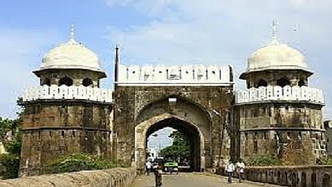 गेट ऐतिहासिक.jpg
