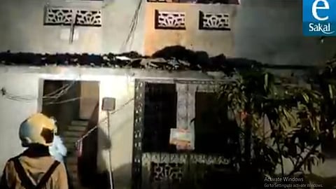 VIDEO: बोरीवलीत इमारतीचा स्लॅब कोसळला, सुदैवानं जीवितहानी टळली