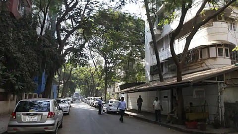 पुन्हा राज ठाकरेंच्या कृष्णकुंजवर कोरोनाची थाप, दोन जणांना लागण