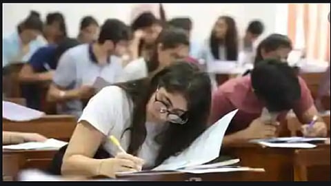 अंतिम वर्षांच्या परीक्षा घेतल्यातर विद्यार्थ्यांच्या जीवाला धोका - राज्य सरकार