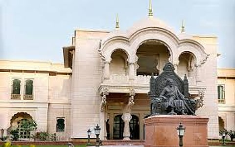 अदित्य ठाकरे In Action Mode! राजशिष्टाचार मोडल्याने महाराष्ट्र सदनातील अधिकारी कार्यमुक्त