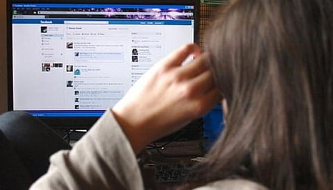 ‘फेसबुक फ्रेण्ड’कडून निवृत्त शास्त्रज्ञाला गंडा