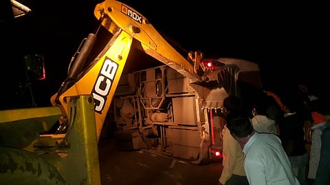 accident pune nashik road.jpg