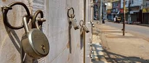 corona lockdown akola roads are deserted, citizens follow discipline