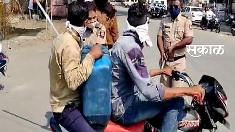 Police beat farmers for breaking lockdown rules Amravati news