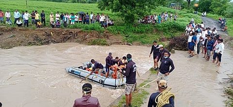 Four persons were swept away in the flood of Nala at Amla in Amravati
