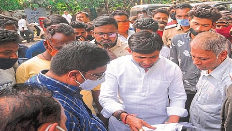 shopkeepers were trying to attack on Encroachment force in nagpur