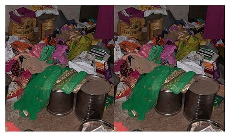 Akola News: Rs 2 lakh looted along with gold and silver