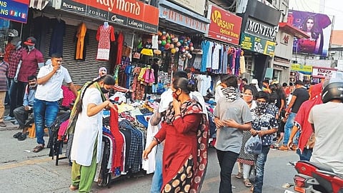 The coronavirus negligence of the people in the market in Nagpur
