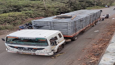 sister and brother crushed by a heavy vehicle and dead in spot