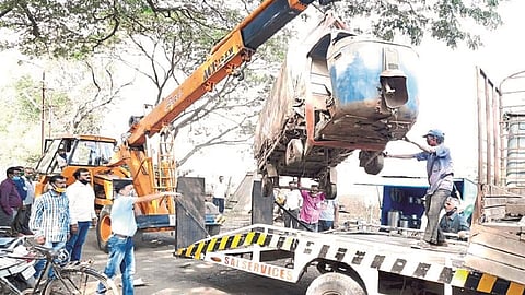 Will remove the coils of unattended vehicles; Municipality, RTO taking ction