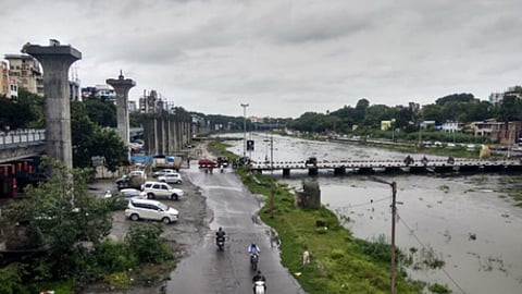 पुणेकरांनो सावधान; नदीपात्रात पार्किंग करू नका!