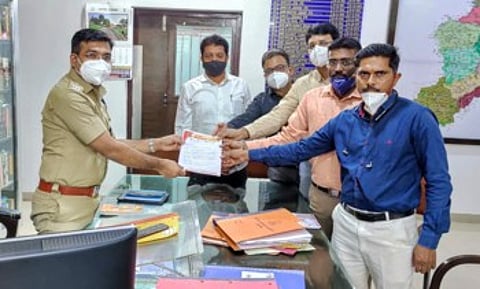 डाॅक्टरांना देखील हवी शस्त्र वापरण्याची परवानगी !