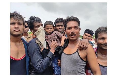 Akola News: The whole tremor of the river: Fathers successful struggle to save boy