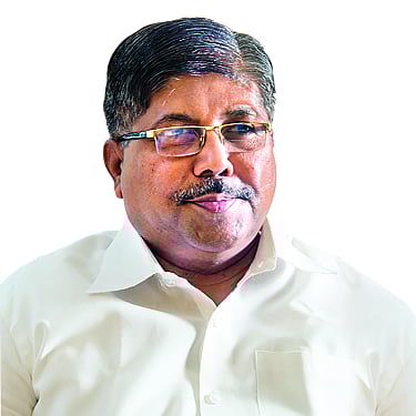 ravikiran ingavle comment on chandrakant patil in kolhapur