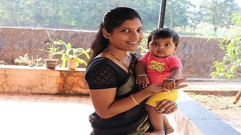 Medical Officer of Shirgaon Primary Health Center Dr. Mrunali Jadhav positive story by muzaffar khan