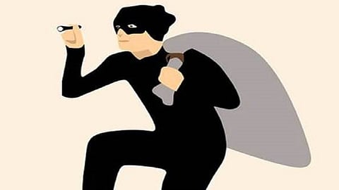 near mumbai goa highway road theft in seven location in chiplun ratnagiri