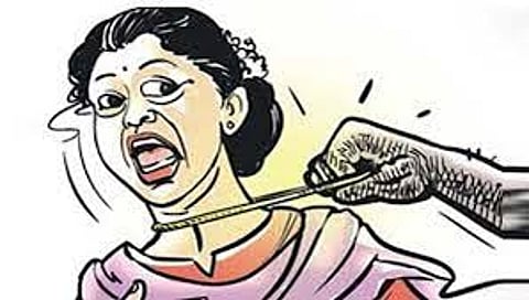 Target women from female thieves