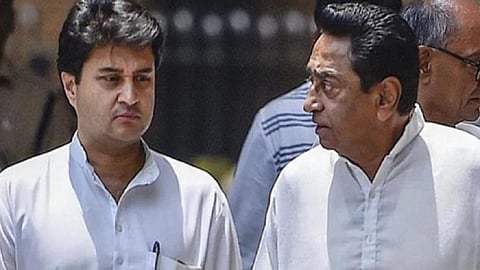madhya pradesh congress crisis around 17 mlas are not reachable kamal nath jyotiraditya shinde