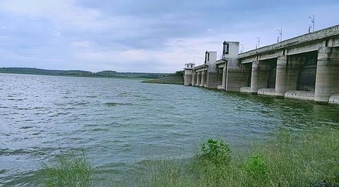 akola news Discharge of water on the one hand; The situation, on the other hand, is worrisome, contradictory to the water of the district