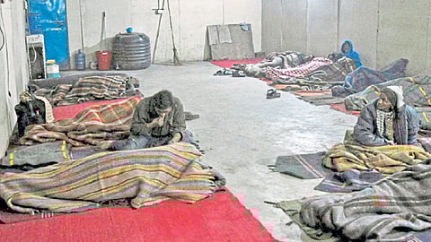 दिल्लीतही घराबाहेरची घरे!