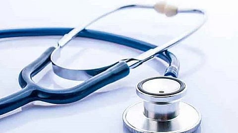 female doctor was beaten after entering the hospital