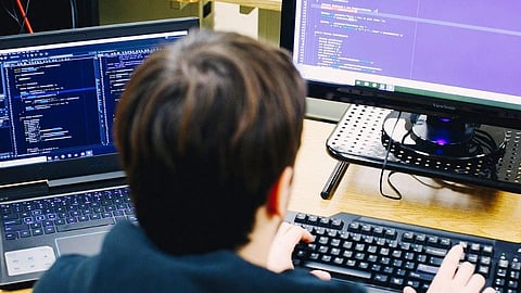 संगणक विज्ञान :  देश आणि परदेशातील