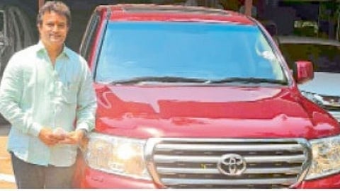 girish satam and colleagues bike look amitabh bachchan vehicle marathi news