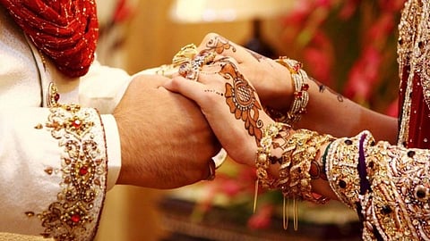 विवाहांतील गर्दीबद्दल कार्यालय मालक व वधू-वर पित्यांवर गुन्हे दाखल