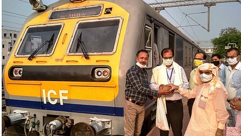 पुणे-दौंड लोहमार्गावर बहुप्रतिक्षित मेमू धावली