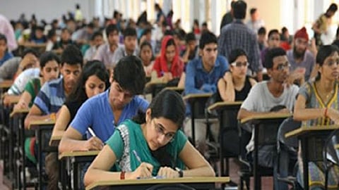 अंतिम वर्षाच्या परीक्षेबाबत भूमिका स्पष्ट करा; सर्वोच्च न्यायालयाचे केंद्र सरकारला निर्देश...