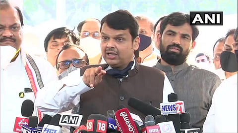 फडणवीस म्हणतात "मुख्यमंत्र्यांना चौकातील भाषण आणि सभागृहातील भाषण हे अजूनही लक्षात आलेले नाही"